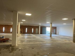 Miete Fabrikhalle in Alcolea. Nave-local con oficinas en planta alta
