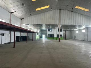 Nau industrial a Alcolea. Nave industrial con muelle de carga