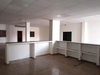 Nau industrial a Avenida de chinales 41a. Nave con almacén y sala de ventas