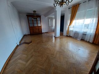 Etagenwohnung  Avenida ramón ferreiro 16. Gran piso con todos los servicios en ramón ferreiro