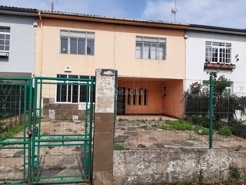 Foto ac6b489e-8275-4c3c-b85d-308e9eba40db. Semi detached house in urbanización castro gil 12 in Lugo