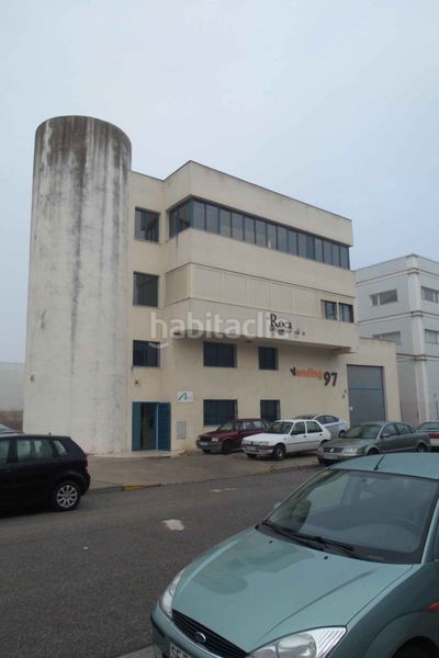 Foto c984d7f1-9b46-49ec-b909-feef7ddd172f. Local comercial a calle formación 6 a Gelves