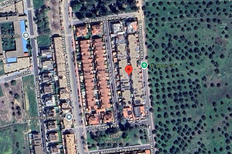 Foto 6c059f3d-a813-4aeb-83ad-1ea565a9f4d2. Casa adossada a Colegio Europa Espartinas