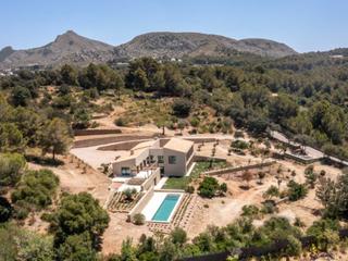 Country house in Ciutat d´Alcúdia. Preciosa casa de campo con impresionantes vistas al mar cerca de