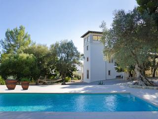 Country house in Establiments. Elegante casa señorial mallorquina reformada con vistas panorámi