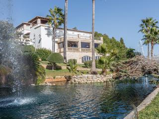 Country house in Gènova. Lujosa villa en génova con espectaculares vistas de la bahía de