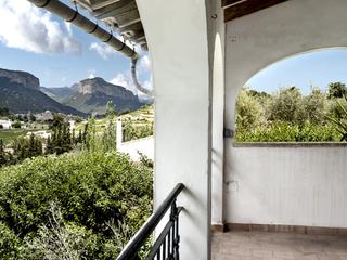 Masia a Alaró. Encantadora casa a reformar con vistas a la montaña en alaró