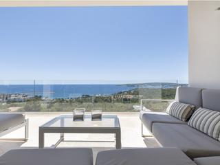 Casa a Costa d´en Blanes. Casa de estilo moderno con fantásticas vistas al mar y hasta cab