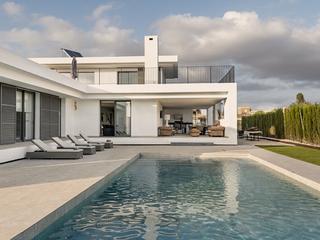 House in Marratxinet. Exclusivo chalet de estilo moderno en sa planera con vistas pano