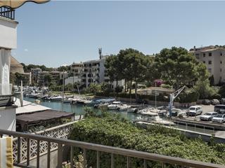 Apartament a Santa Pona. Apartamento junto al club natico de santa ponsa con vistas al m