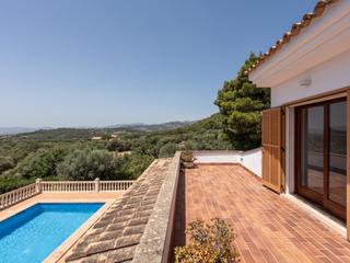 Country house in Bunyola. Maravillosa casa de campo en bunyola con amplias terrazas y vist