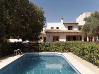 Maison à Santa María del Camí. Gran casa con jardín, garaje y piscina en el centro de santa mar