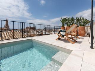 Apartment in Cort. Elegante ático duplex con terraza y piscina privada en el centro