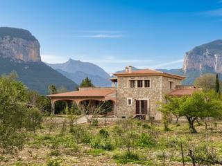 Mas à Alaró. Casa de campo con impresionantes vistas a la montaña en alaró