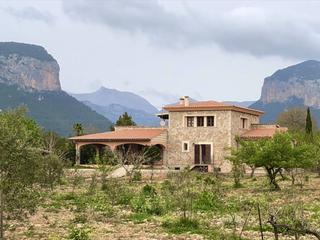 Masia a Alaró. Casa de campo con impresionantes vistas a la montaña en alaró