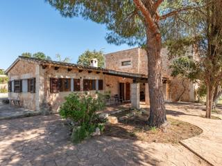 Country house in Santa Margalida Poble. Hermosa casa de campo con fachada de piedra natural y energía so