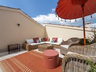 Rent Apartment in La Llotja-Born. Apartamento de alto standing en palacete en zona inmejorable de