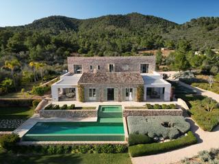 Masia a Portocolom. Refugio de lujo contemporáneo junto al golf de vall dor