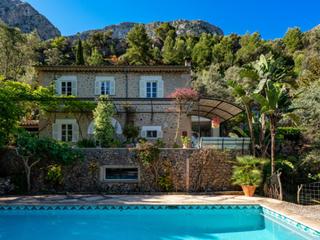 Country house in Deià. Oasis mediterráneo con vistas a la montaña y al mar en deía  un