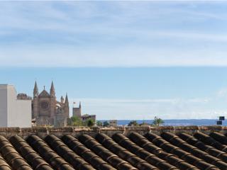House in Santa Catalina. Casa adosada contemporánea con piscina y garaje en el corazón de