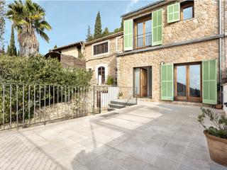 Casa a Alaró. Casa de pueblo reformada con garaje y vistas panorámicas en alar