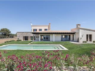 Country house in Ses Salines Poble. Refugio elegante en el sur de mallorca casa de campo con moderna
