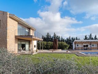 Country house  N/a. Casa de campo con potencial y amplio terreno en una ubicación id