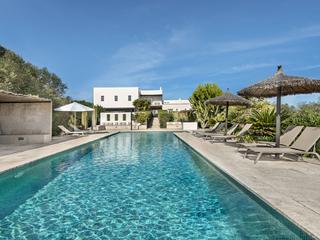 Mas à Ses Salines Poble. Moderna casa de diseño con permiso de alquiler vacacional en ses