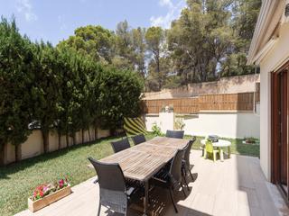 Apartment in Sant Agustí. Gran vivienda en planta baja con jardín privado y vistas al mar