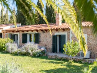 Country house in Bunyola. Finca mallorquina con casa de huéspedes y cuadras a unos pasos d