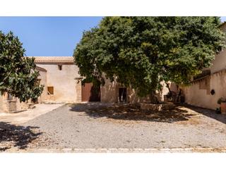 Country house in Zona Los Colegios. Oportunidad de inversión con licencia hotelera y con nuevo proye