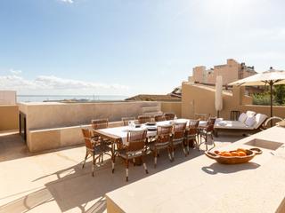 House in Son Armadams. Elegante villa en el terreno con jardín, piscinas y vistas a la
