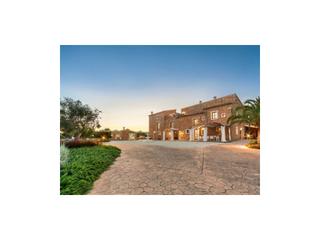 Mas à Santa María del Camí. Finca rústica histórica, completamente renovada, con propia prod