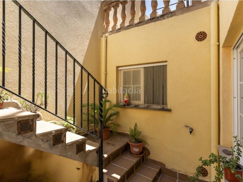 Foto 0f96aa7b-2367-46a0-98aa-7a26f4c735e5. Casa  adosada con patio en Campos poble Campos