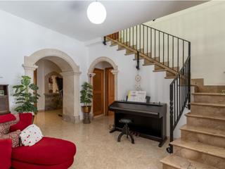 Maison à Campos. Casa adosada con patio en campos