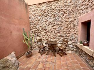 Maison à Alaró. Casa adosada lista para entrar a vivir con patio interior y cará