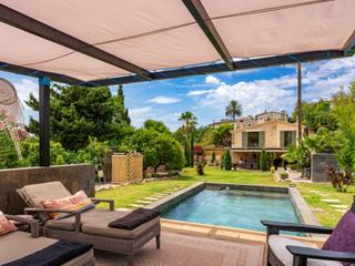 Casa a Calvià Poble. Moderna casa con vistas a la tramuntana y piscina con cascada mu