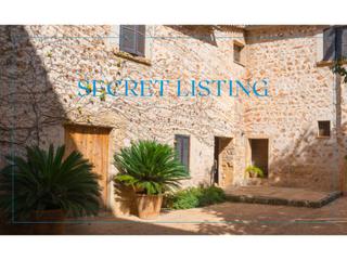 Maison à Fornalutx. Casa de pueblo renovada con estilo y azotea en fornalutx