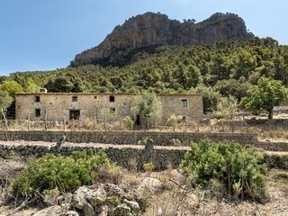 Masia a Alaró. Finca rústica en la ladera de la montaña en alaró con gran exten