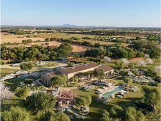 Masia a Binissalem. Moderna casa rural de estilo bungalow con piscina y vistas a la