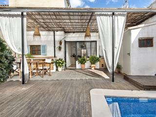 Casa a Sencelles. Casa de pueblo renovada con piscina en el corazón de sencelles