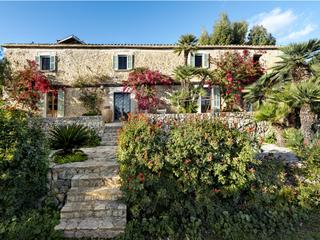 Masia a Puigpunyent. Casa rural histórica con vistas panorámicas en galilea