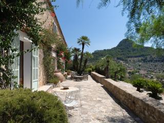 Masia a Puigpunyent. Casa rural histórica con vistas panorámicas en galilea