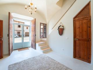 Maison à Campos. Elegante casa adosada en el corazón de campos con patio, piscina