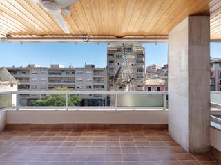Lloguer Apartament a Santa Catalina. Encantador piso reformado con terraza y garaje en santa catalina