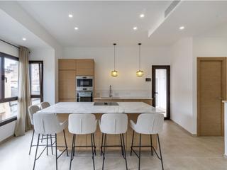 Casa en Campos. Casa de pueblo renovada con garaje y terraza en una ubicación cé