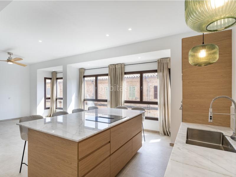 Foto 61a72ad8-2b4c-4431-988f-d101ba75c177. Casa  de pueblo renovada con garaje y terraza en una ubicación céntrica en Campos