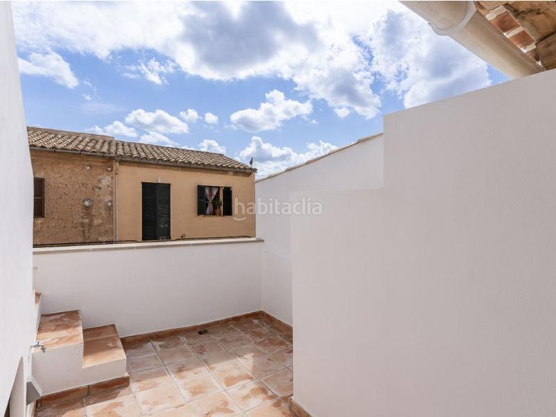 Foto 6f22c865-718d-46a6-9801-bbe8d6825b64. Casa  de pueblo renovada con garaje y terraza en una ubicación céntrica en Campos