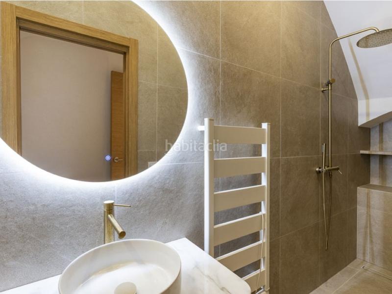 Foto 87ed9864-bc84-46fe-a404-77a8d82405b5. Casa  de pueblo renovada con garaje y terraza en una ubicación céntrica en Campos