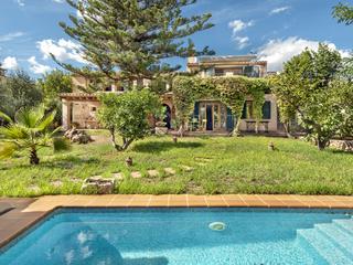 Casa a Llubí. Acogedora casa de pueblo con jardín y piscina en llubí